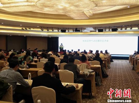 圖為10月31日，化妝品替代試驗(yàn)國(guó)際交流會(huì)在杭州召開?！↑S晶晶　攝